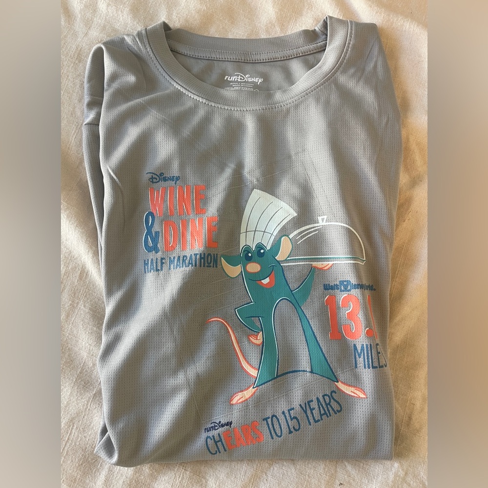 RunDisney Wine and Dine half marathon long sleeve race shirt. Men’s size Medium.